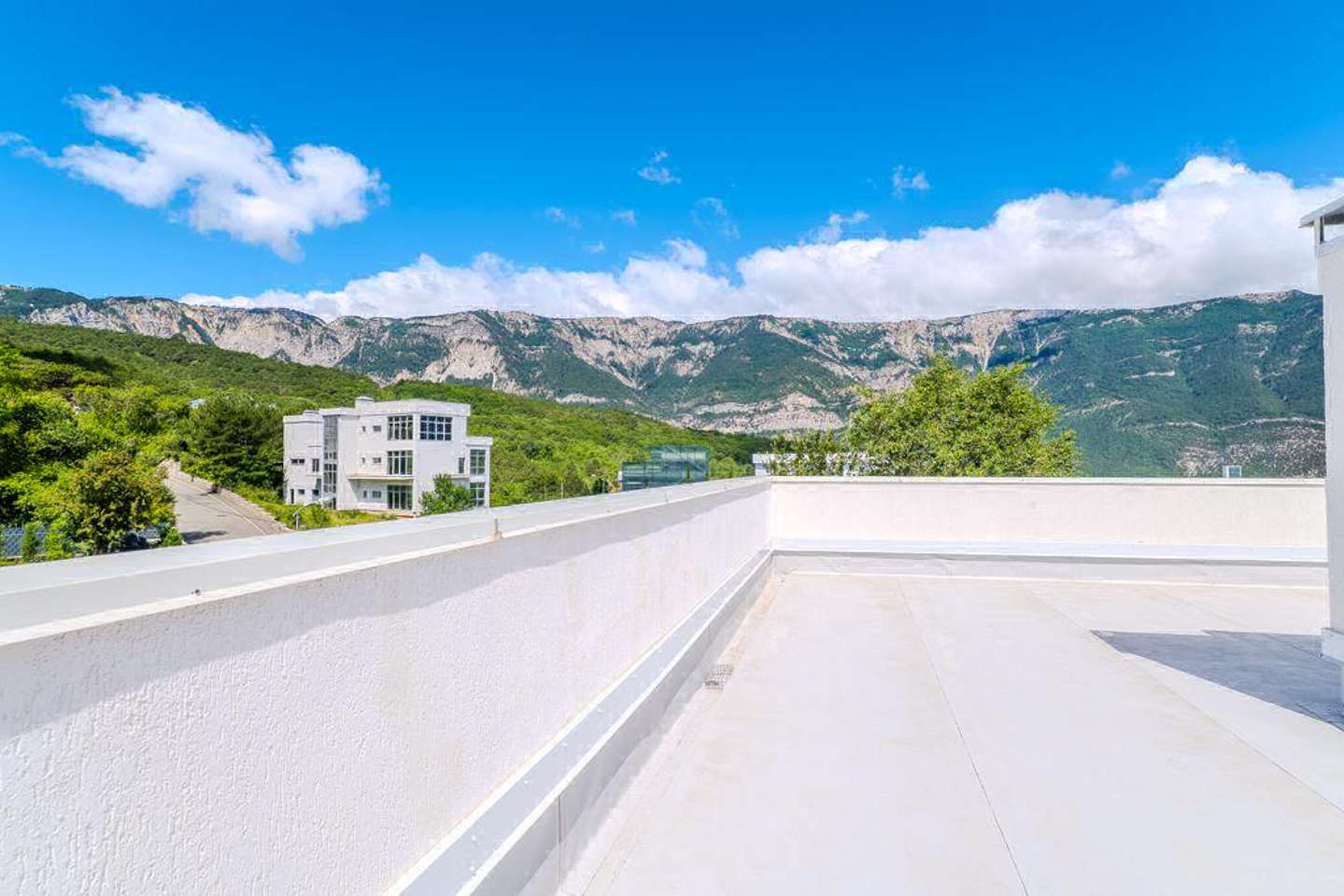 photo_5318923925444037832_y.jpg_processed