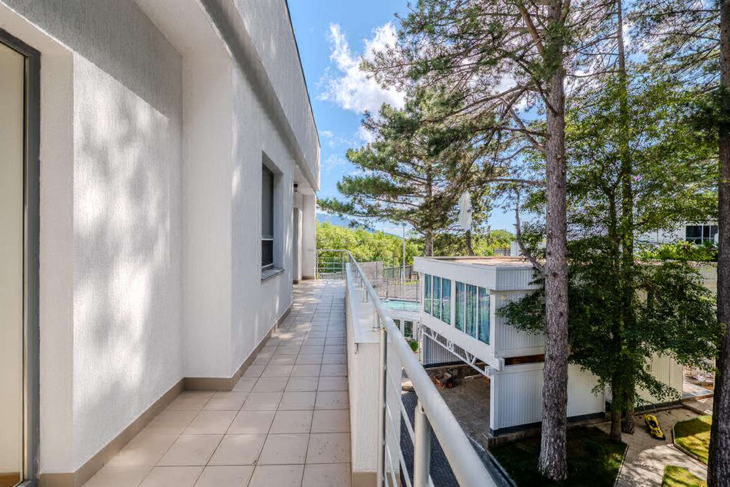 photo_5318923925444037835_y.jpg_processed