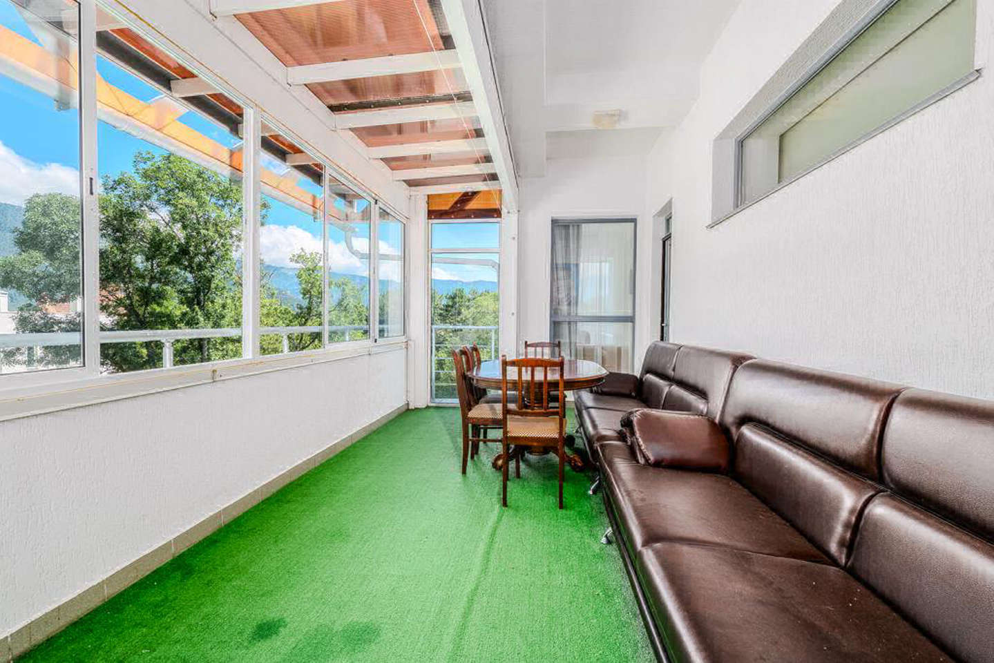 photo_5318923925444037855_y.jpg_processed